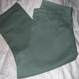 OLD NAVY. LADIES CAPRIS. SIZE 10
